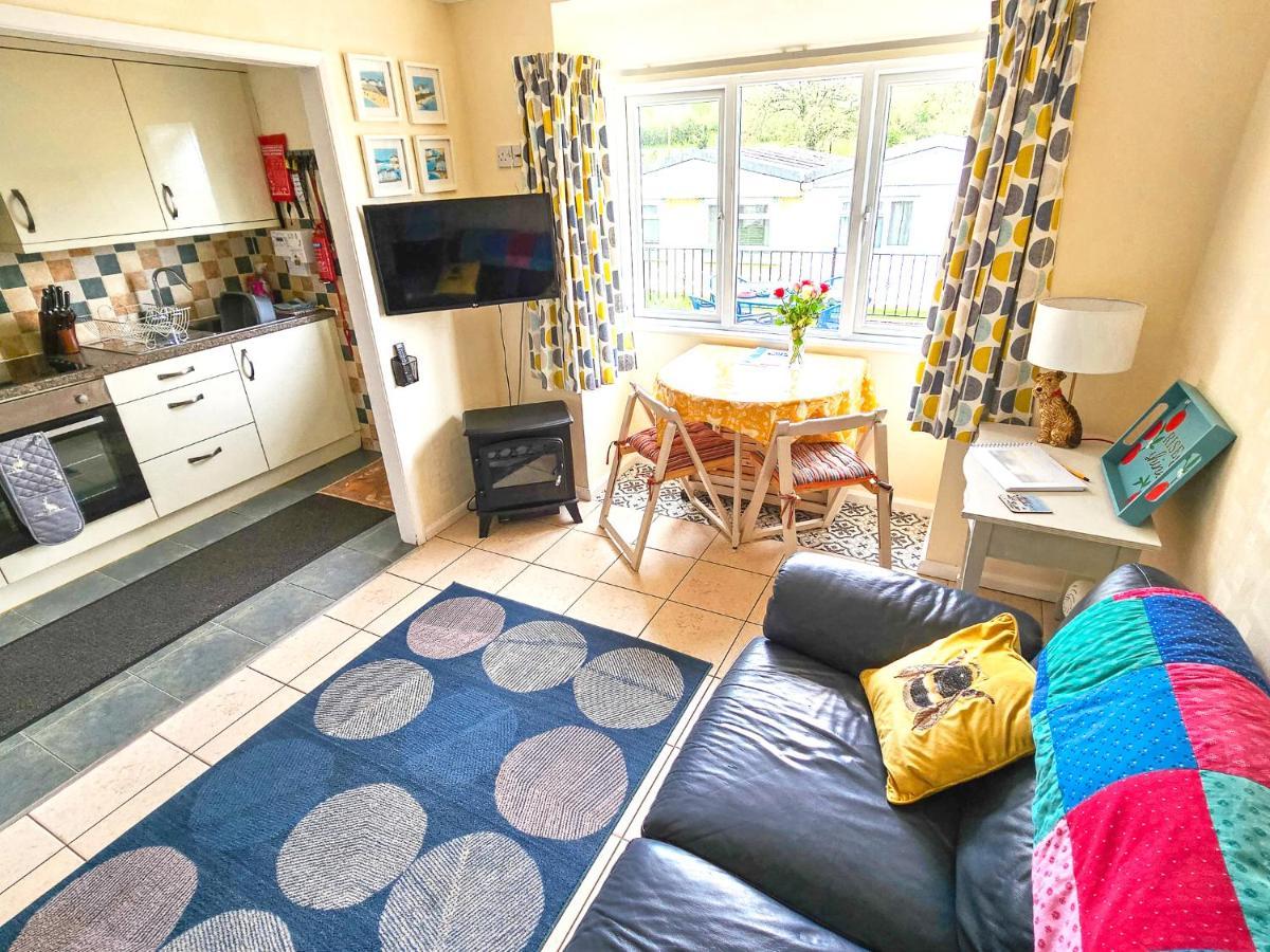 Dart Haven - Cheerful Holiday Bungalow In Galmpton Extérieur photo